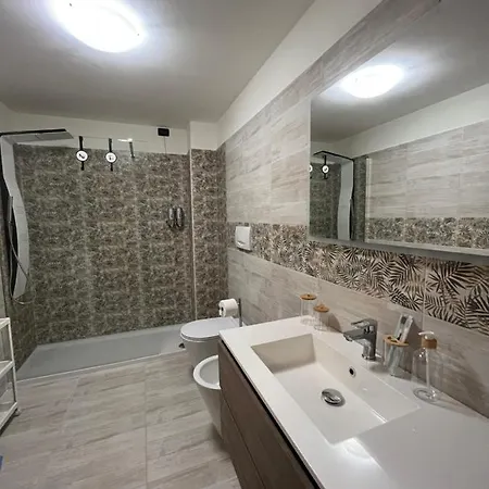 Casa Giulietta With View Terrace בית נופש *